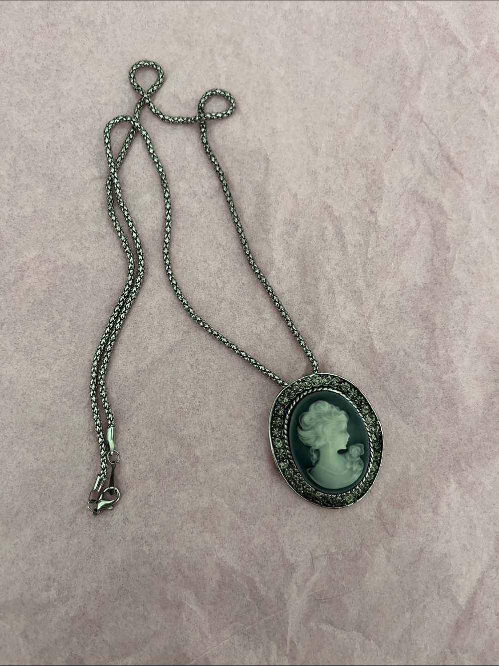 Vintage-Style Grey Cameo Pendant Necklace - Women's Jewelry